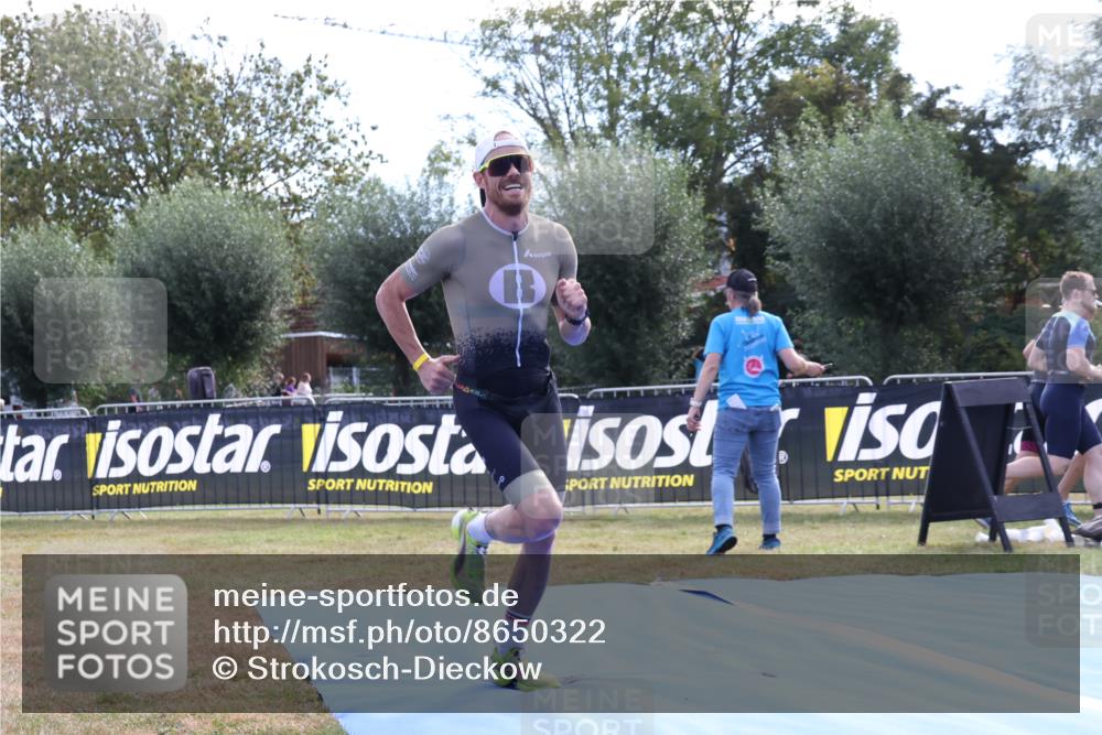 31.08.2025 - Elbe Triathlon Hamburg Strokosch-Dieckow http://msf.ph/oto/8650322 31.08.2025 10:08:31 Ziel 194, 208 meine-sportfotos.de
