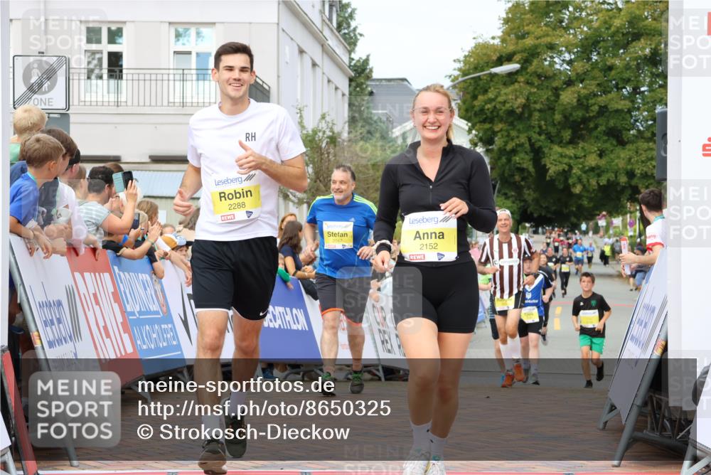 31.08.2025 - 21. Blankeneser Heldenlauf Strokosch-Dieckow http://msf.ph/oto/8650325 31.08.2025 10:37:14 Ziel 2450, 2451, 2047, 2152, 2288 meine-sportfotos.de