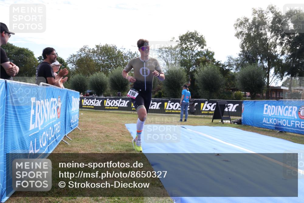 31.08.2025 - Elbe Triathlon Hamburg Strokosch-Dieckow http://msf.ph/oto/8650327 31.08.2025 10:08:43 Ziel 196 meine-sportfotos.de
