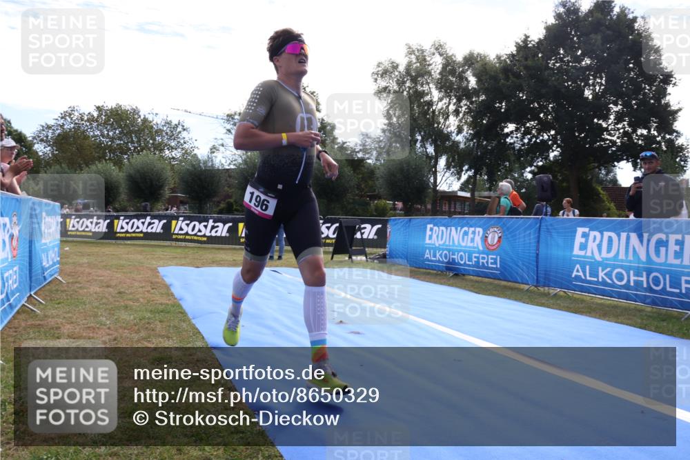 31.08.2025 - Elbe Triathlon Hamburg Strokosch-Dieckow http://msf.ph/oto/8650329 31.08.2025 10:08:43 Ziel 196 meine-sportfotos.de