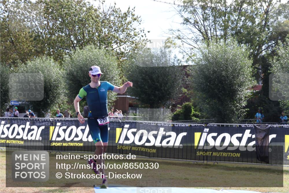 31.08.2025 - Elbe Triathlon Hamburg Strokosch-Dieckow http://msf.ph/oto/8650330 31.08.2025 10:11:37 Ziel 220 meine-sportfotos.de
