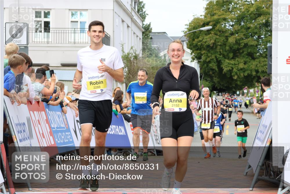 31.08.2025 - 21. Blankeneser Heldenlauf Strokosch-Dieckow http://msf.ph/oto/8650331 31.08.2025 10:37:14 Ziel 2450, 2451, 2047, 2152, 2288 meine-sportfotos.de