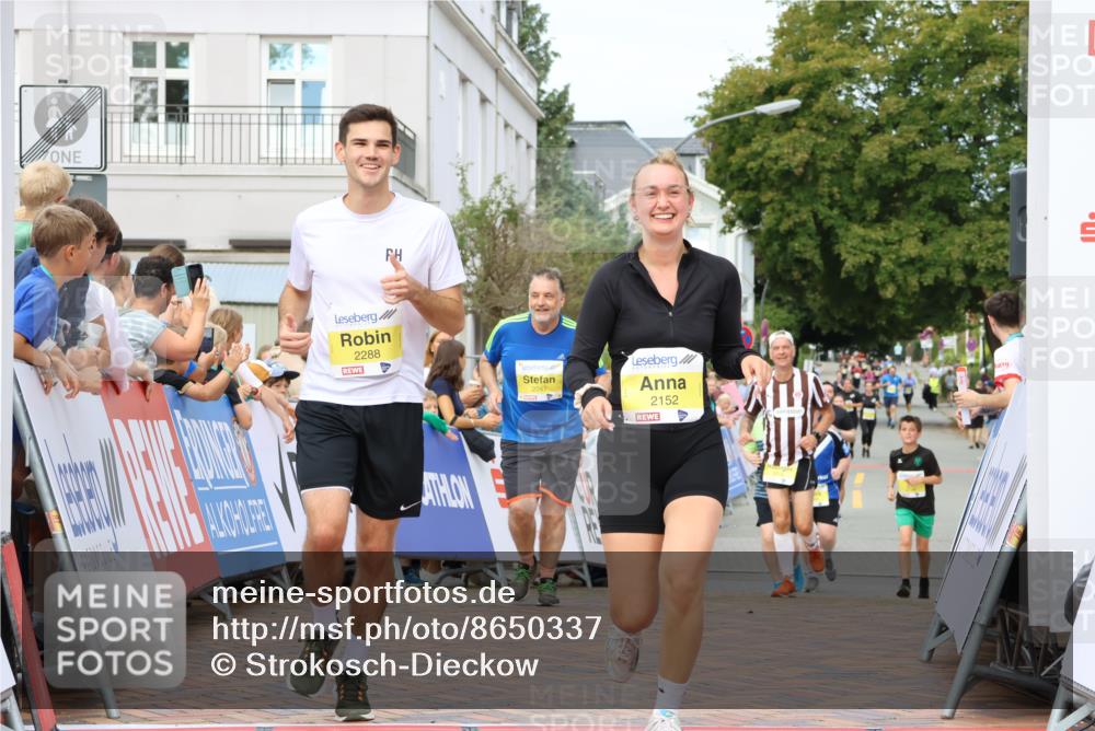 31.08.2025 - 21. Blankeneser Heldenlauf Strokosch-Dieckow http://msf.ph/oto/8650337 31.08.2025 10:37:14 Ziel 2450, 2451, 2047, 2152, 2288 meine-sportfotos.de