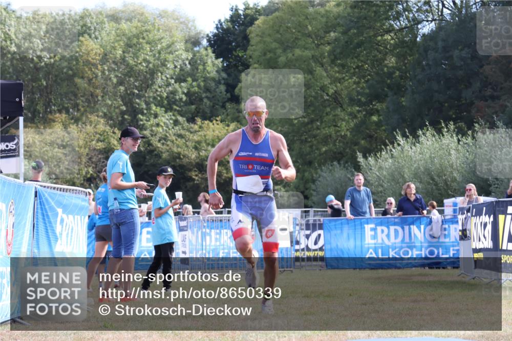 31.08.2025 - Elbe Triathlon Hamburg Strokosch-Dieckow http://msf.ph/oto/8650339 31.08.2025 10:12:38 Ziel 353 meine-sportfotos.de