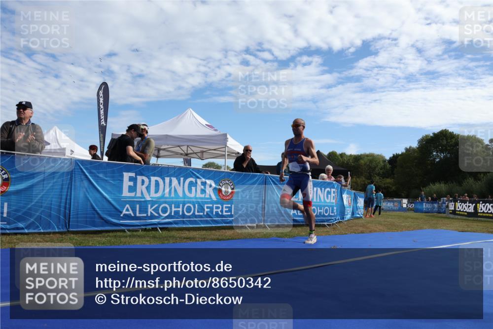 31.08.2025 - Elbe Triathlon Hamburg Strokosch-Dieckow http://msf.ph/oto/8650342 31.08.2025 10:12:40 Ziel 353 meine-sportfotos.de
