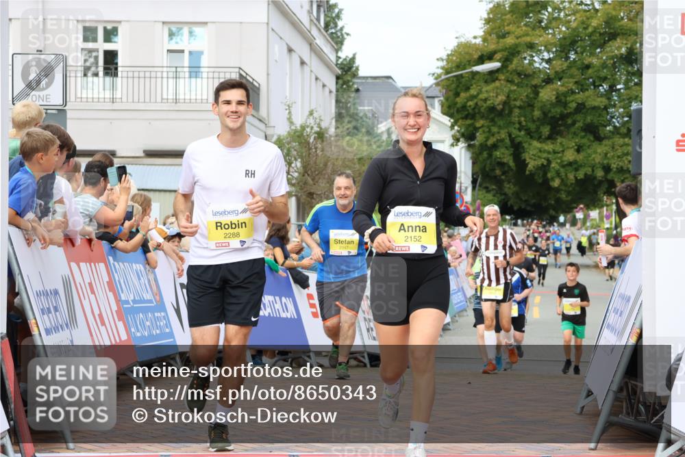 31.08.2025 - 21. Blankeneser Heldenlauf Strokosch-Dieckow http://msf.ph/oto/8650343 31.08.2025 10:37:14 Ziel 2450, 2451, 2047, 2152, 2288 meine-sportfotos.de