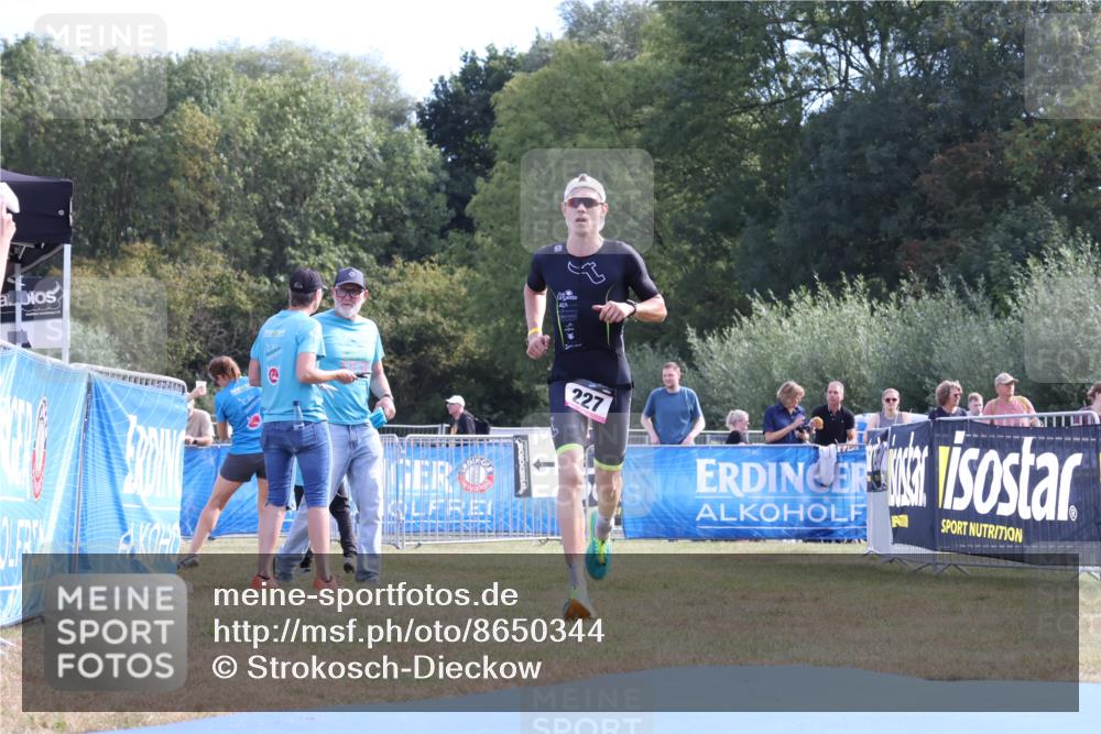 31.08.2025 - Elbe Triathlon Hamburg Strokosch-Dieckow http://msf.ph/oto/8650344 31.08.2025 10:12:56 Ziel 227 meine-sportfotos.de