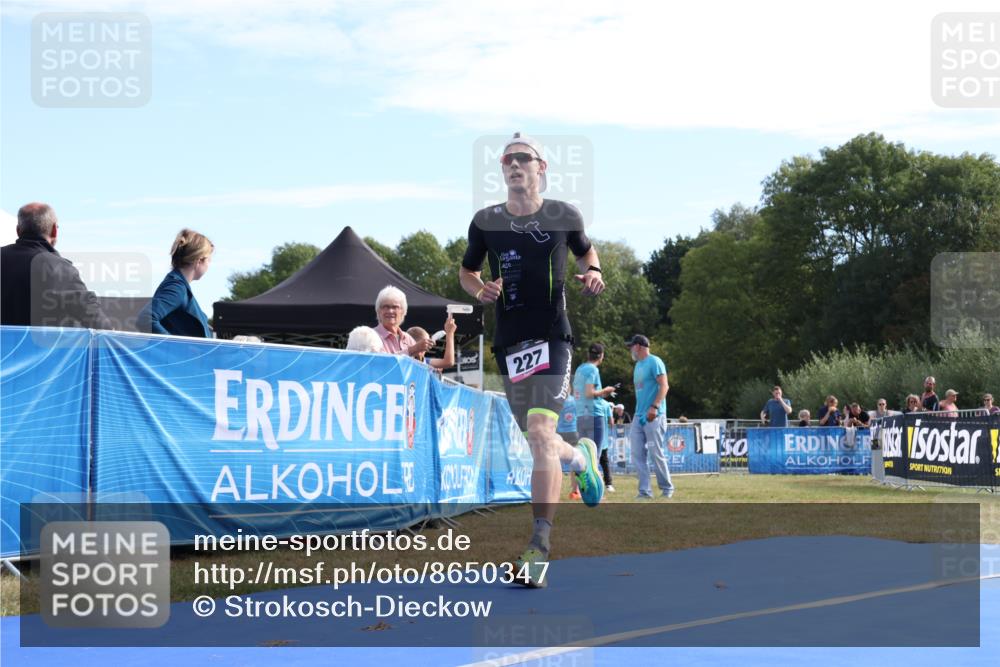 31.08.2025 - Elbe Triathlon Hamburg Strokosch-Dieckow http://msf.ph/oto/8650347 31.08.2025 10:12:58 Ziel 227, 230 meine-sportfotos.de