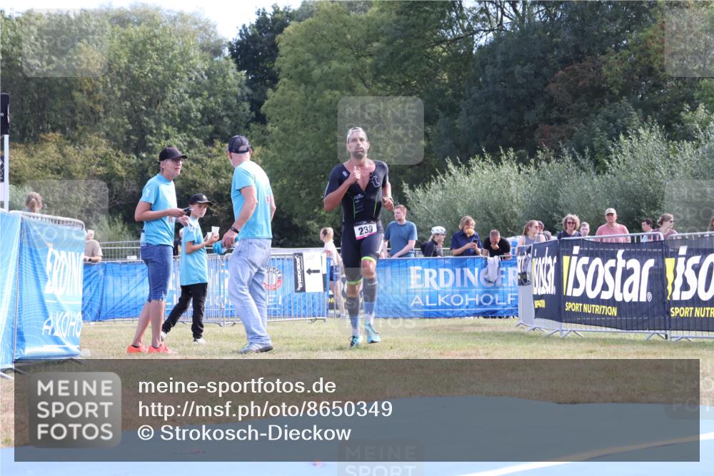 31.08.2025 - Elbe Triathlon Hamburg Strokosch-Dieckow http://msf.ph/oto/8650349 31.08.2025 10:13:02 Ziel 227, 230 meine-sportfotos.de