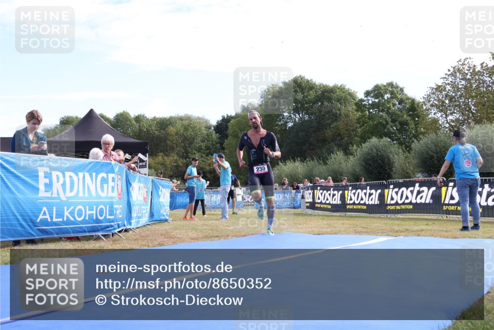 31.08.2025 - Elbe Triathlon Hamburg Strokosch-Dieckow http://msf.ph/oto/8650352 31.08.2025 10:13:04 Ziel 230 meine-sportfotos.de