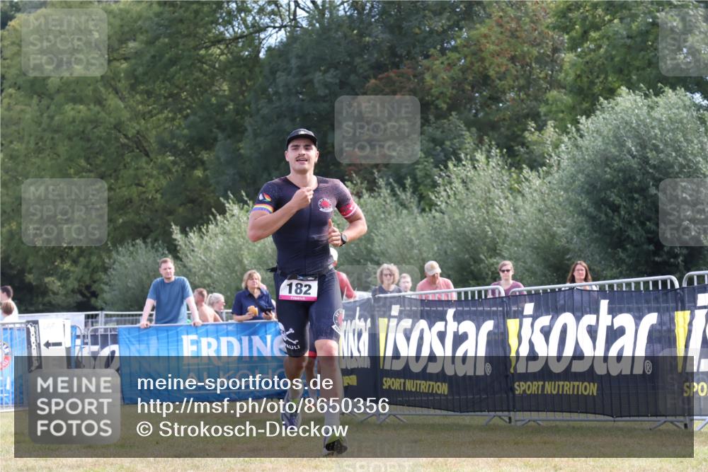 31.08.2025 - Elbe Triathlon Hamburg Strokosch-Dieckow http://msf.ph/oto/8650356 31.08.2025 10:13:11 Ziel 182, 230 meine-sportfotos.de