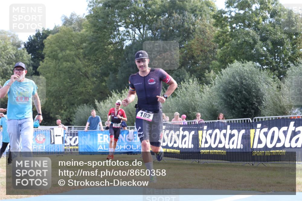 31.08.2025 - Elbe Triathlon Hamburg Strokosch-Dieckow http://msf.ph/oto/8650358 31.08.2025 10:13:12 Ziel 182 meine-sportfotos.de