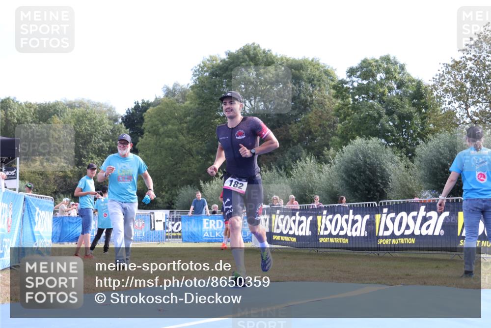 31.08.2025 - Elbe Triathlon Hamburg Strokosch-Dieckow http://msf.ph/oto/8650359 31.08.2025 10:13:13 Ziel 182 meine-sportfotos.de