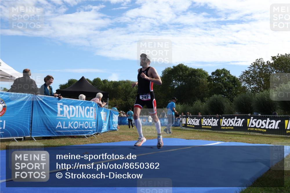 31.08.2025 - Elbe Triathlon Hamburg Strokosch-Dieckow http://msf.ph/oto/8650362 31.08.2025 10:14:09 Ziel 242 meine-sportfotos.de
