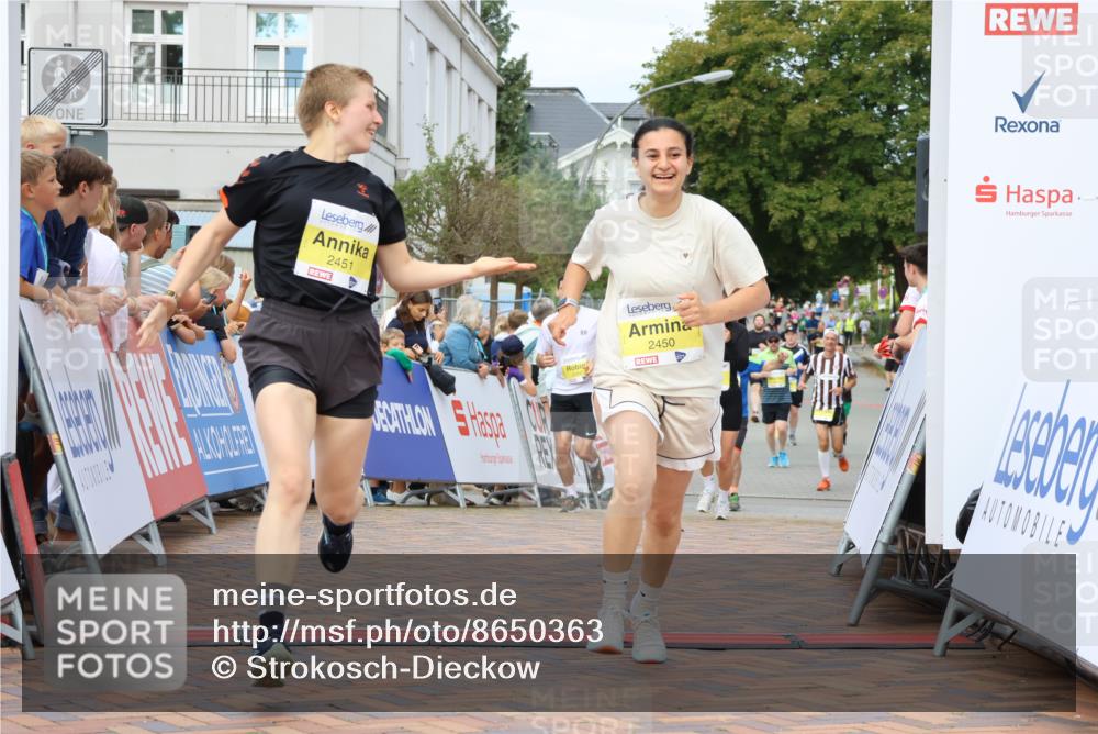31.08.2025 - 21. Blankeneser Heldenlauf Strokosch-Dieckow http://msf.ph/oto/8650363 31.08.2025 10:37:09 Ziel 2450, 2451, 2152, 2288 meine-sportfotos.de