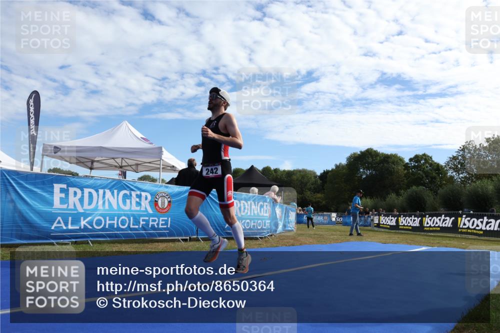 31.08.2025 - Elbe Triathlon Hamburg Strokosch-Dieckow http://msf.ph/oto/8650364 31.08.2025 10:14:10 Ziel 242 meine-sportfotos.de