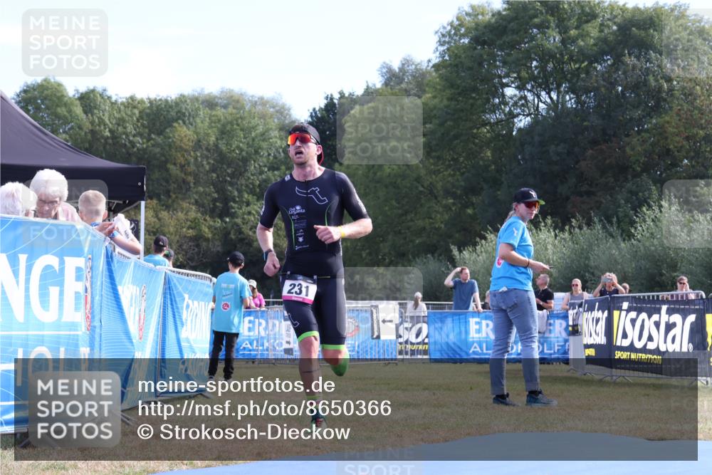 31.08.2025 - Elbe Triathlon Hamburg Strokosch-Dieckow http://msf.ph/oto/8650366 31.08.2025 10:14:29 Ziel 231 meine-sportfotos.de