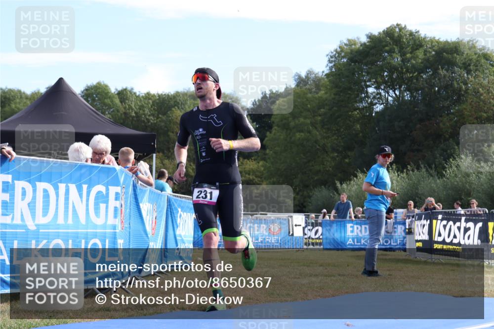 31.08.2025 - Elbe Triathlon Hamburg Strokosch-Dieckow http://msf.ph/oto/8650367 31.08.2025 10:14:30 Ziel 231 meine-sportfotos.de