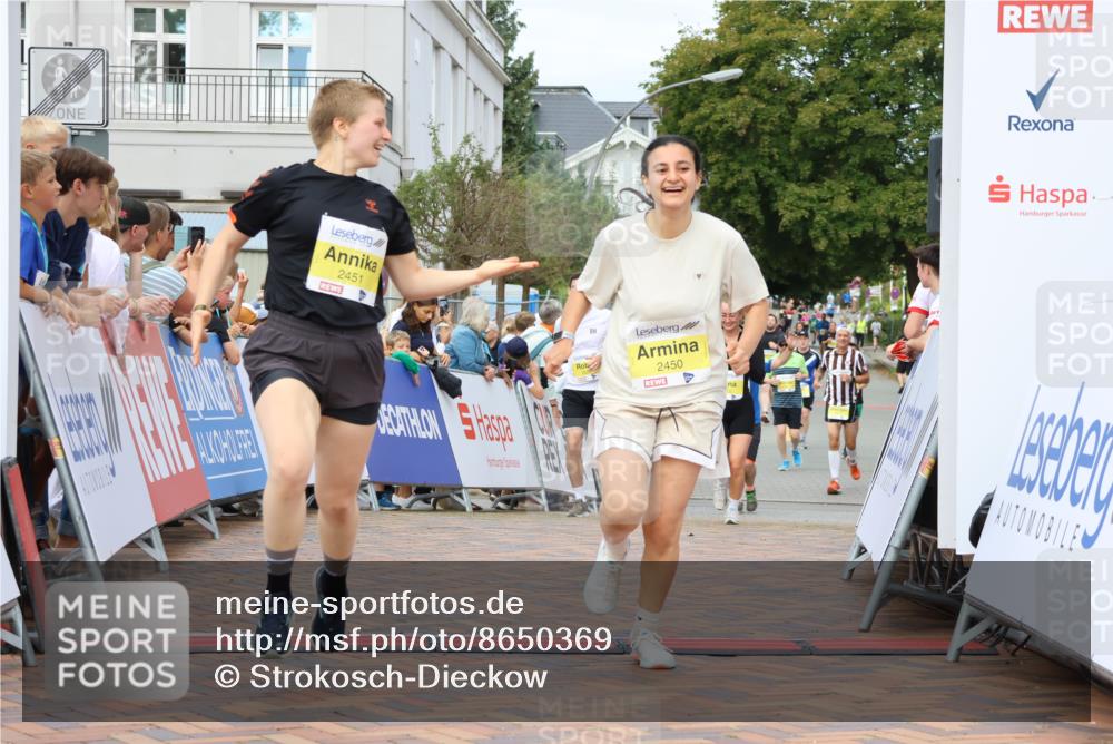 31.08.2025 - 21. Blankeneser Heldenlauf Strokosch-Dieckow http://msf.ph/oto/8650369 31.08.2025 10:37:09 Ziel 2450, 2451, 2152, 2288 meine-sportfotos.de