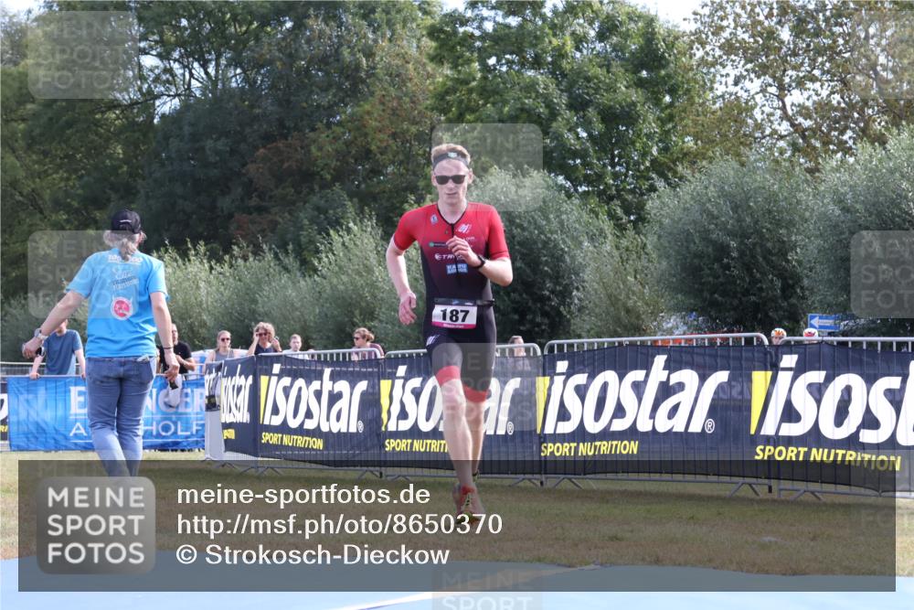 31.08.2025 - Elbe Triathlon Hamburg Strokosch-Dieckow http://msf.ph/oto/8650370 31.08.2025 10:14:48 Ziel 187 meine-sportfotos.de