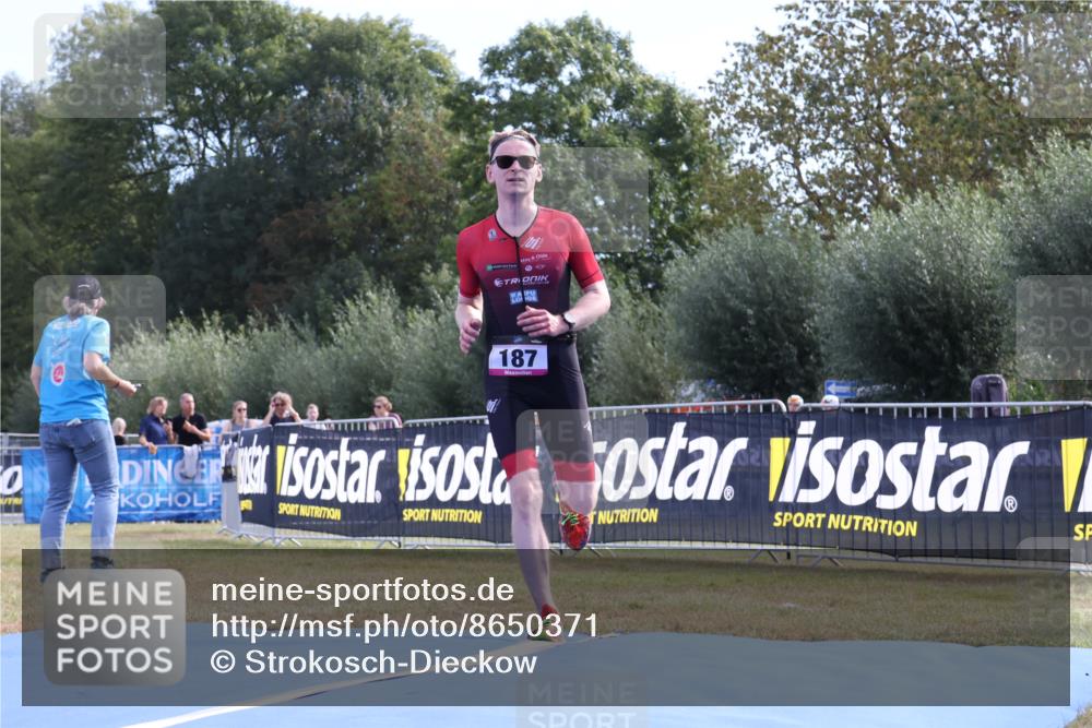 31.08.2025 - Elbe Triathlon Hamburg Strokosch-Dieckow http://msf.ph/oto/8650371 31.08.2025 10:14:48 Ziel 187 meine-sportfotos.de