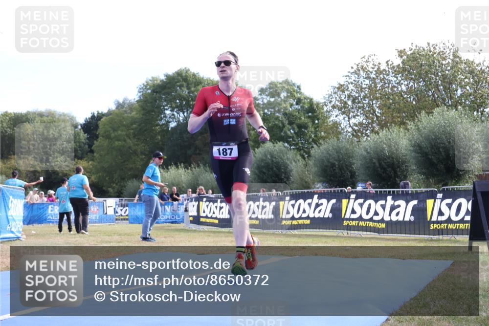 31.08.2025 - Elbe Triathlon Hamburg Strokosch-Dieckow http://msf.ph/oto/8650372 31.08.2025 10:14:49 Ziel 187 meine-sportfotos.de