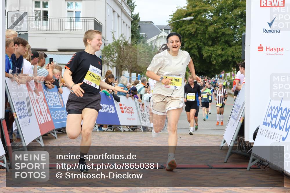 31.08.2025 - 21. Blankeneser Heldenlauf Strokosch-Dieckow http://msf.ph/oto/8650381 31.08.2025 10:37:09 Ziel 2450, 2451, 2152, 2288 meine-sportfotos.de
