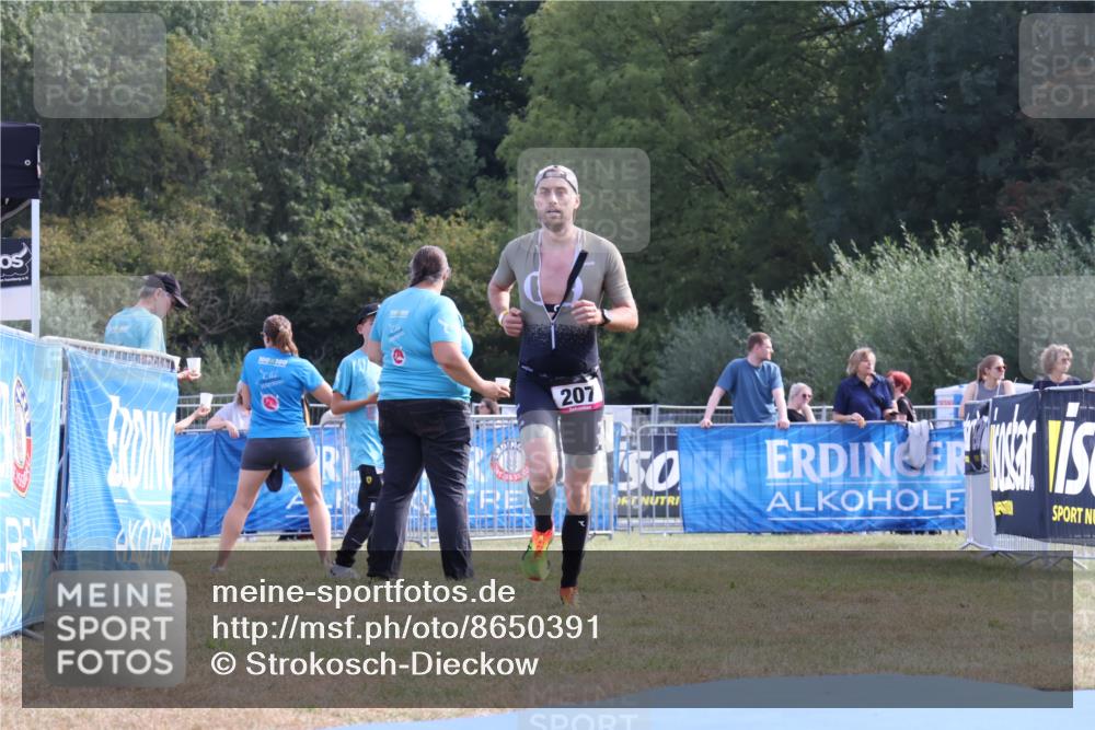 31.08.2025 - Elbe Triathlon Hamburg Strokosch-Dieckow http://msf.ph/oto/8650391 31.08.2025 10:16:11 Ziel 207 meine-sportfotos.de