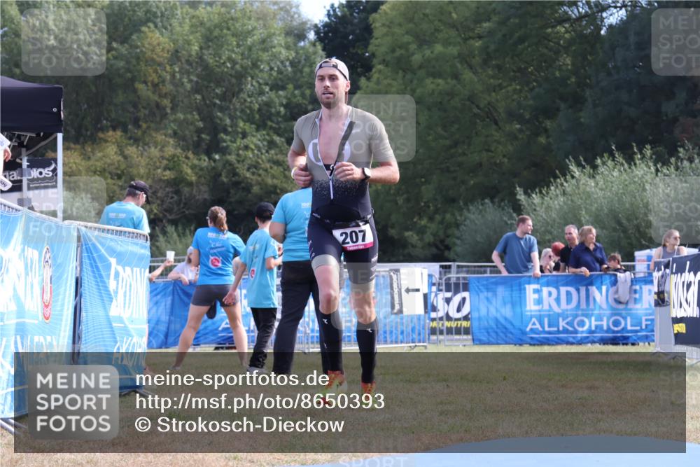 31.08.2025 - Elbe Triathlon Hamburg Strokosch-Dieckow http://msf.ph/oto/8650393 31.08.2025 10:16:12 Ziel 207 meine-sportfotos.de