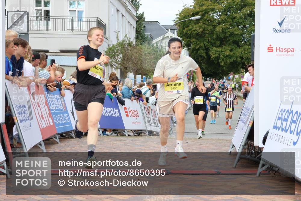 31.08.2025 - 21. Blankeneser Heldenlauf Strokosch-Dieckow http://msf.ph/oto/8650395 31.08.2025 10:37:09 Ziel 2450, 2451, 2152, 2288 meine-sportfotos.de