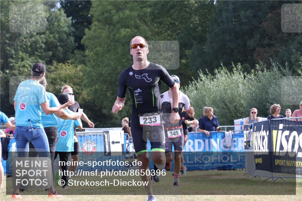 31.08.2025 - Elbe Triathlon Hamburg Strokosch-Dieckow http://msf.ph/oto/8650396 31.08.2025 10:16:25 Ziel 233, 345 meine-sportfotos.de