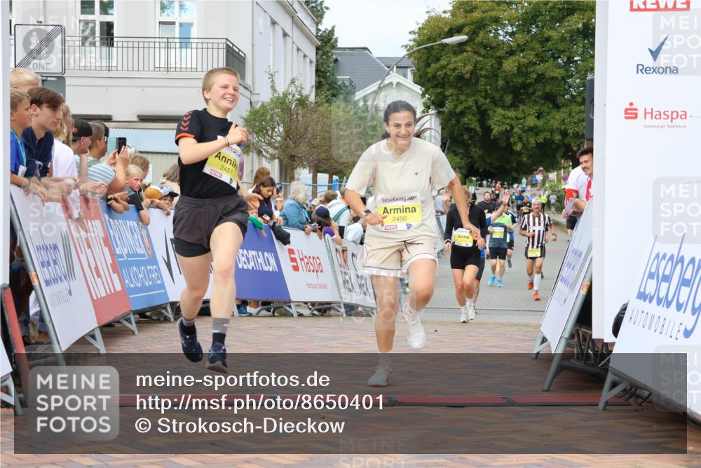 31.08.2025 - 21. Blankeneser Heldenlauf Strokosch-Dieckow http://msf.ph/oto/8650401 31.08.2025 10:37:09 Ziel 2450, 2451, 2152, 2288 meine-sportfotos.de