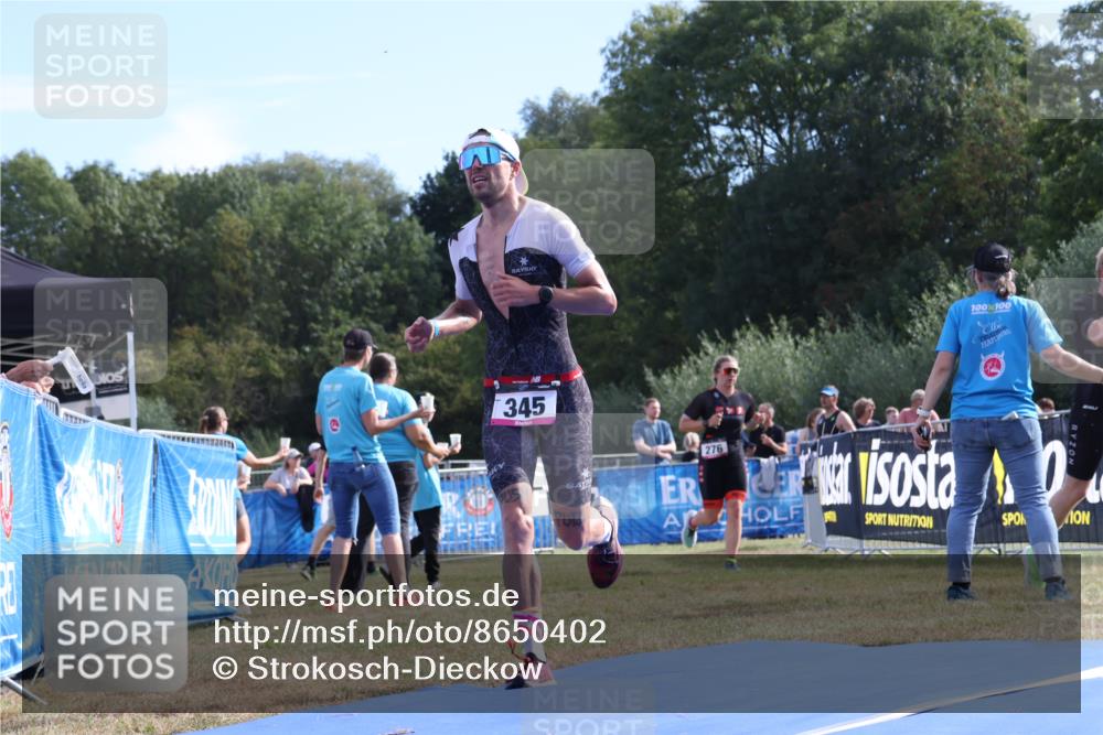 31.08.2025 - Elbe Triathlon Hamburg Strokosch-Dieckow http://msf.ph/oto/8650402 31.08.2025 10:16:28 Ziel 233, 345 meine-sportfotos.de