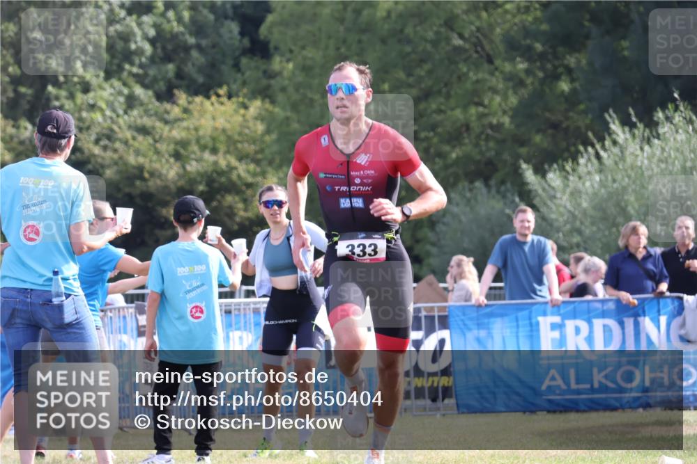 31.08.2025 - Elbe Triathlon Hamburg Strokosch-Dieckow http://msf.ph/oto/8650404 31.08.2025 10:17:03 Ziel 333 meine-sportfotos.de