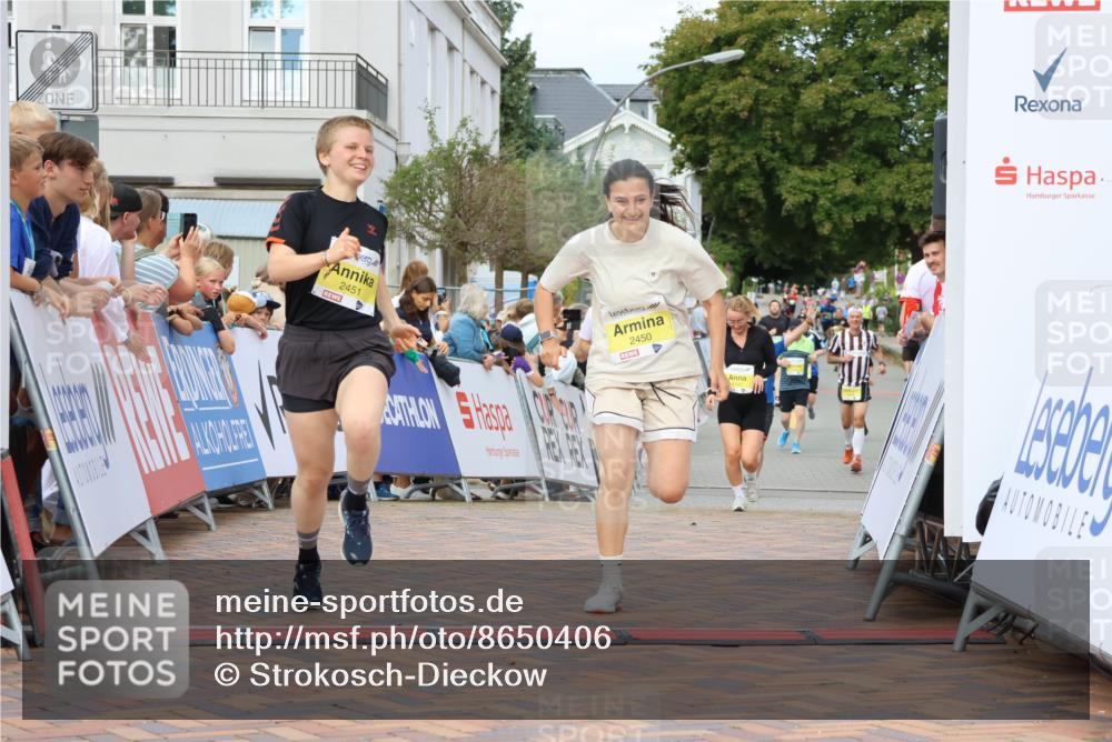 31.08.2025 - 21. Blankeneser Heldenlauf Strokosch-Dieckow http://msf.ph/oto/8650406 31.08.2025 10:37:09 Ziel 2450, 2451, 2152, 2288 meine-sportfotos.de