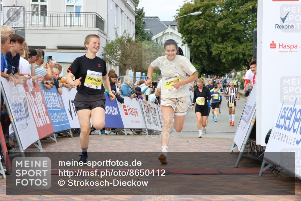31.08.2025 - 21. Blankeneser Heldenlauf Strokosch-Dieckow http://msf.ph/oto/8650412 31.08.2025 10:37:09 Ziel 2450, 2451, 2152, 2288 meine-sportfotos.de