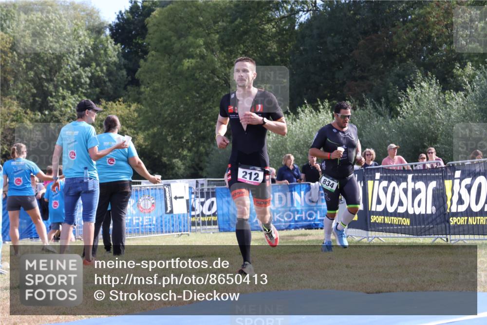 31.08.2025 - Elbe Triathlon Hamburg Strokosch-Dieckow http://msf.ph/oto/8650413 31.08.2025 10:17:30 Ziel 212 meine-sportfotos.de