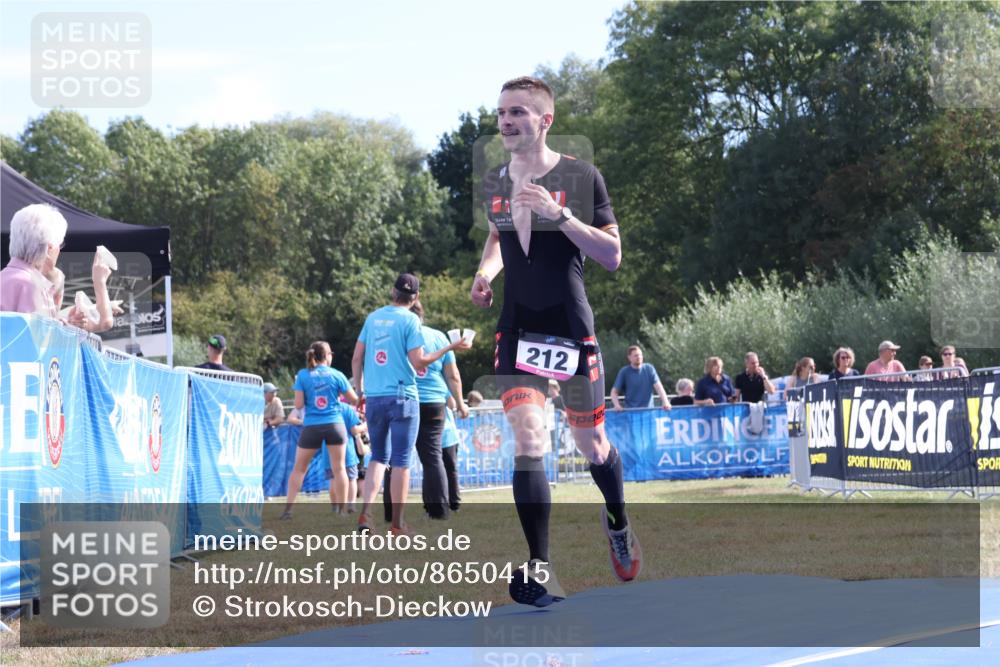 31.08.2025 - Elbe Triathlon Hamburg Strokosch-Dieckow http://msf.ph/oto/8650415 31.08.2025 10:17:31 Ziel 212 meine-sportfotos.de
