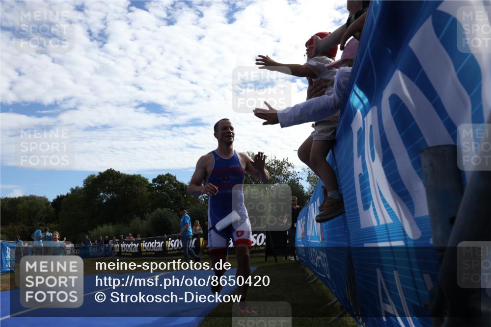 31.08.2025 - Elbe Triathlon Hamburg Strokosch-Dieckow http://msf.ph/oto/8650420 31.08.2025 10:18:09 Ziel 354 meine-sportfotos.de