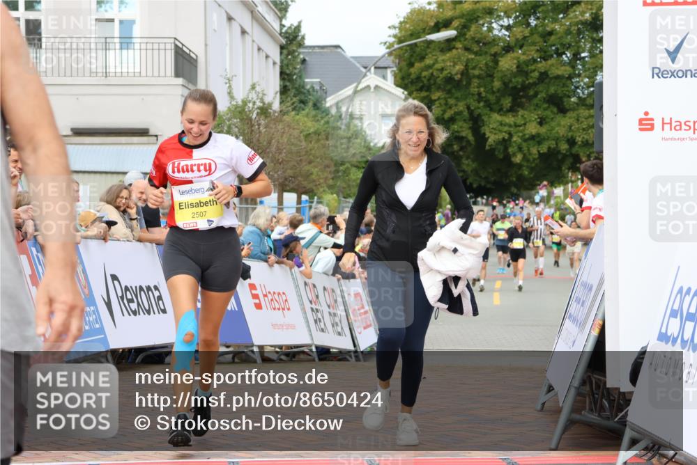 31.08.2025 - 21. Blankeneser Heldenlauf Strokosch-Dieckow http://msf.ph/oto/8650424 31.08.2025 10:36:58 Ziel 2255, 2729, 2507 meine-sportfotos.de