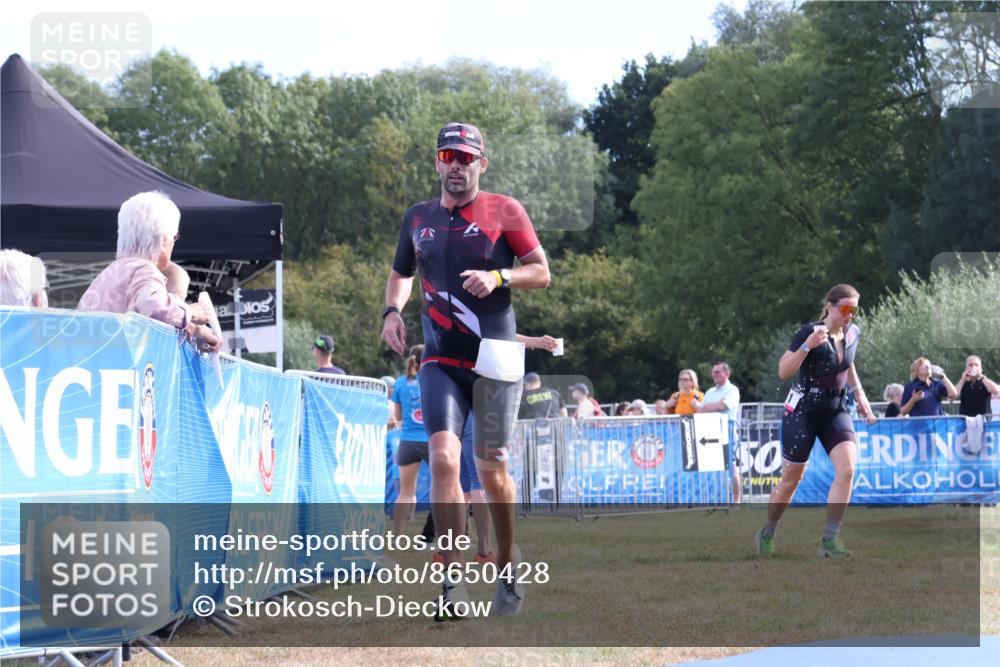 31.08.2025 - Elbe Triathlon Hamburg Strokosch-Dieckow http://msf.ph/oto/8650428 31.08.2025 10:19:10 Ziel 237 meine-sportfotos.de
