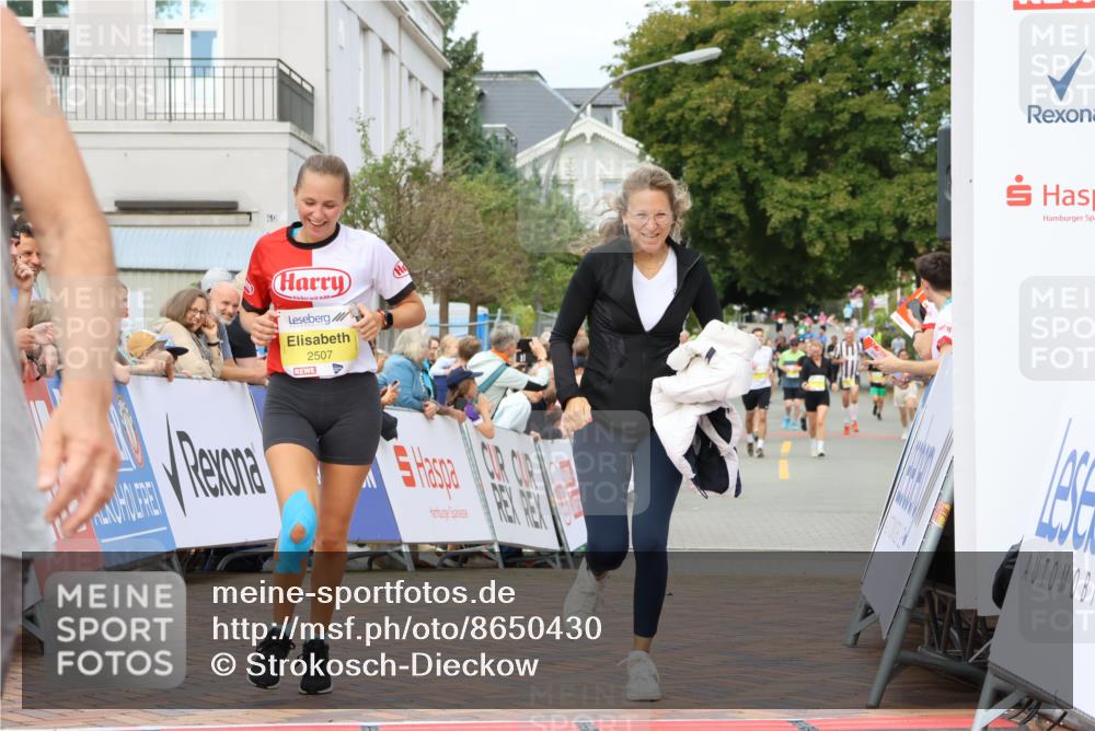 31.08.2025 - 21. Blankeneser Heldenlauf Strokosch-Dieckow http://msf.ph/oto/8650430 31.08.2025 10:36:58 Ziel 2255, 2729, 2507 meine-sportfotos.de