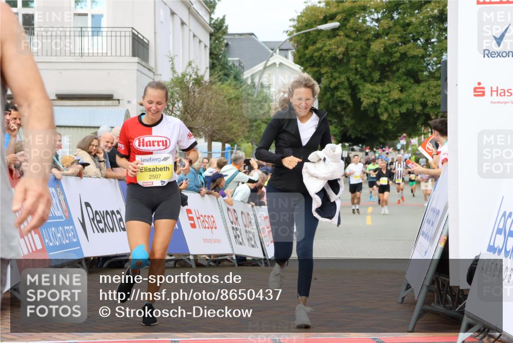 31.08.2025 - 21. Blankeneser Heldenlauf Strokosch-Dieckow http://msf.ph/oto/8650437 31.08.2025 10:36:58 Ziel 2255, 2729, 2507 meine-sportfotos.de