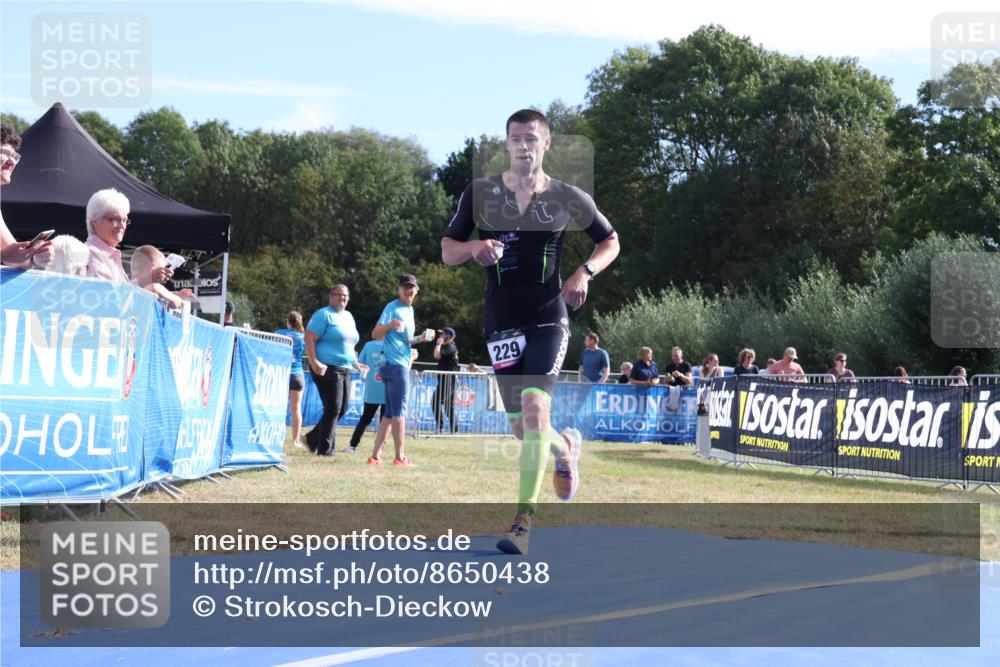 31.08.2025 - Elbe Triathlon Hamburg Strokosch-Dieckow http://msf.ph/oto/8650438 31.08.2025 10:20:15 Ziel 229 meine-sportfotos.de