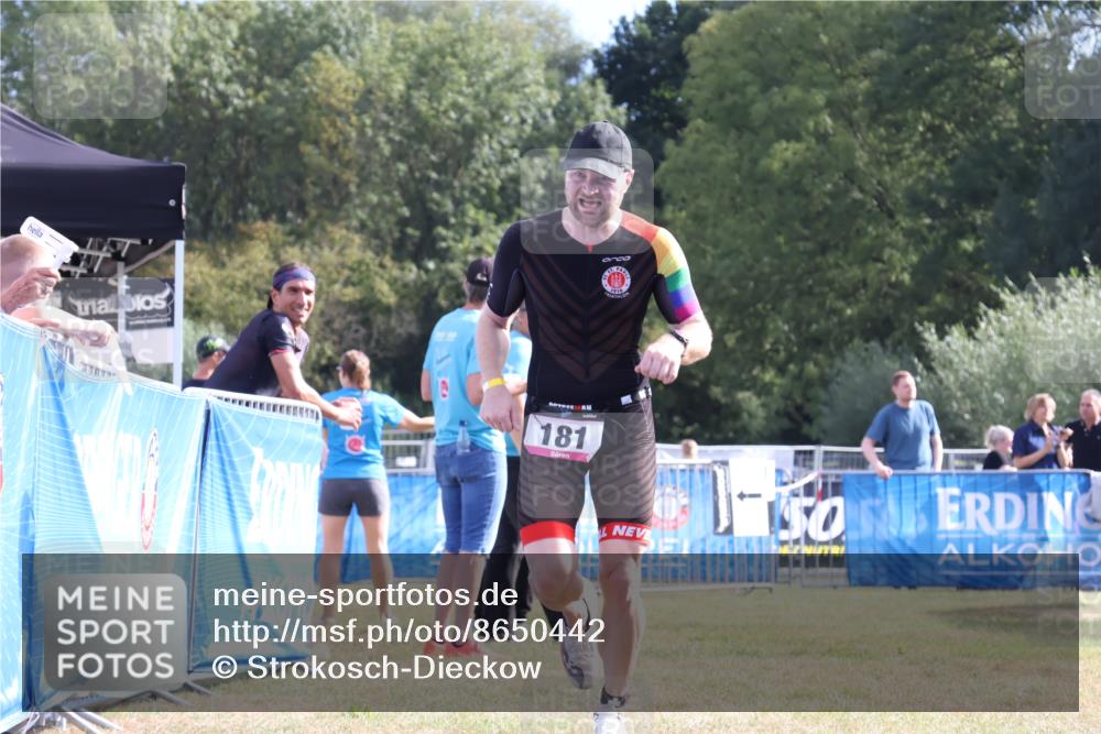 31.08.2025 - Elbe Triathlon Hamburg Strokosch-Dieckow http://msf.ph/oto/8650442 31.08.2025 10:20:27 Ziel 181 meine-sportfotos.de