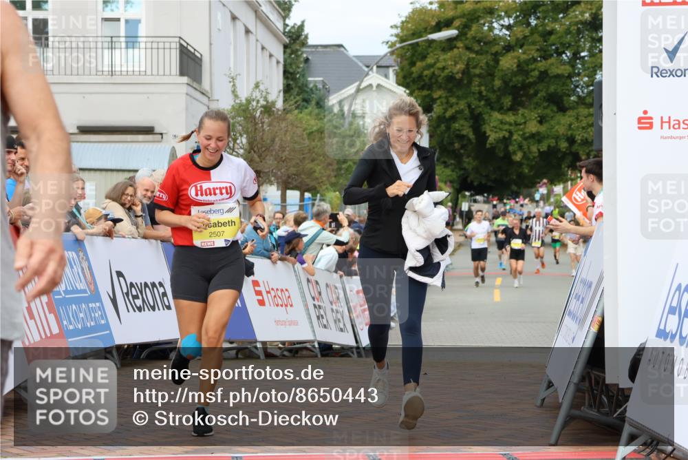 31.08.2025 - 21. Blankeneser Heldenlauf Strokosch-Dieckow http://msf.ph/oto/8650443 31.08.2025 10:36:58 Ziel 2255, 2729, 2507 meine-sportfotos.de