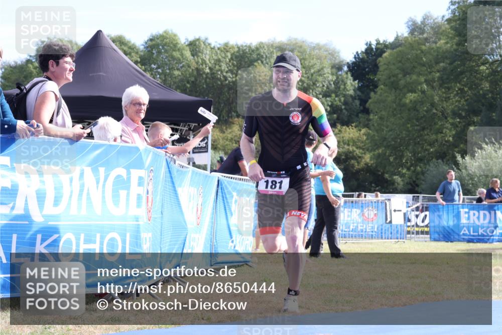 31.08.2025 - Elbe Triathlon Hamburg Strokosch-Dieckow http://msf.ph/oto/8650444 31.08.2025 10:20:27 Ziel 181 meine-sportfotos.de