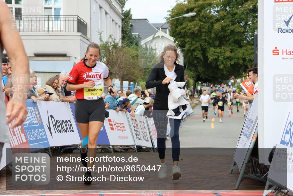 31.08.2025 - 21. Blankeneser Heldenlauf Strokosch-Dieckow http://msf.ph/oto/8650447 31.08.2025 10:36:58 Ziel 2255, 2729, 2507 meine-sportfotos.de