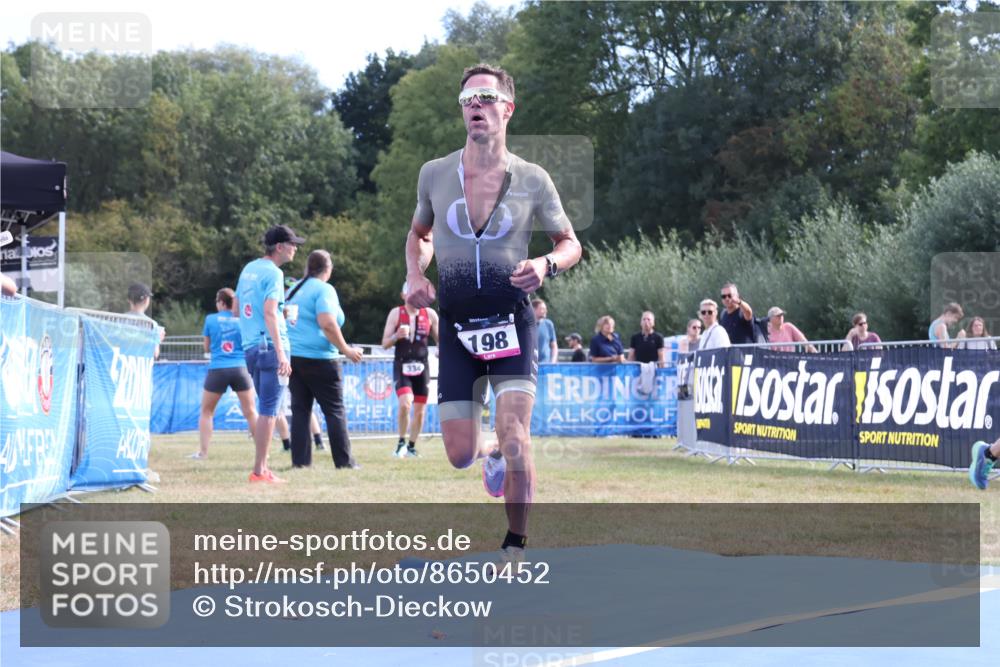 31.08.2025 - Elbe Triathlon Hamburg Strokosch-Dieckow http://msf.ph/oto/8650452 31.08.2025 10:21:21 Ziel 198 meine-sportfotos.de