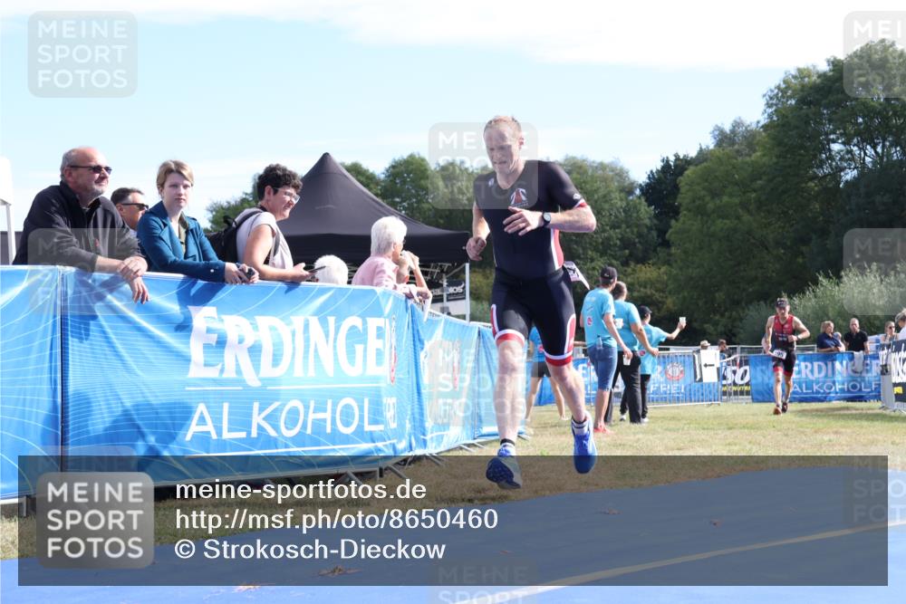 31.08.2025 - Elbe Triathlon Hamburg Strokosch-Dieckow http://msf.ph/oto/8650460 31.08.2025 10:21:42 Ziel 195, 239, 312 meine-sportfotos.de
